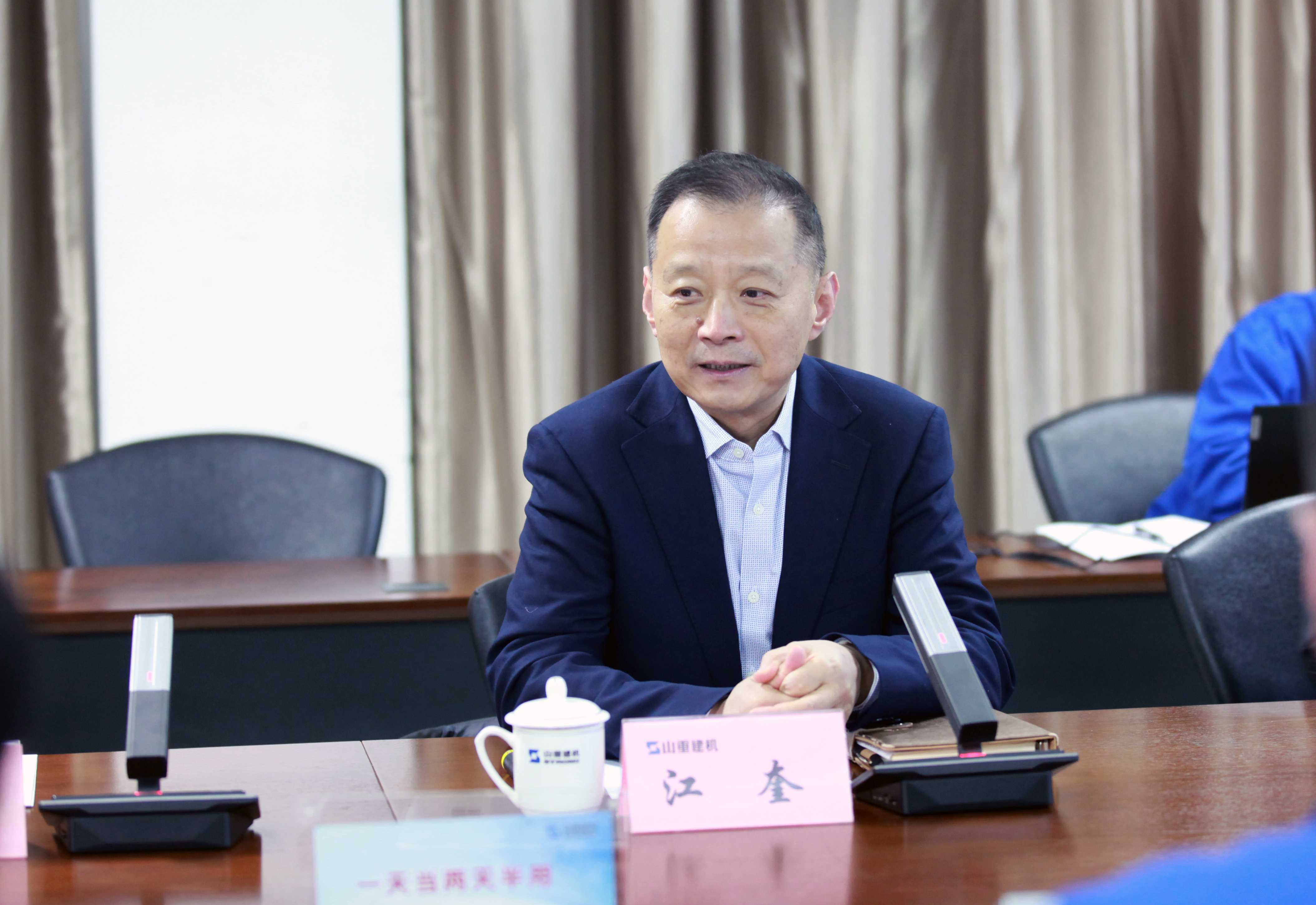 山東重工集團總經(jīng)理江奎一行蒞臨山重建機調(diào)研指導(dǎo)